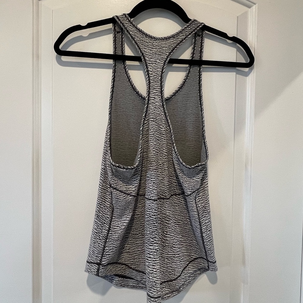 Lululemon Long Distance Workout Racerback Tank Top Size 4 Black & White - Picture 2 of 5